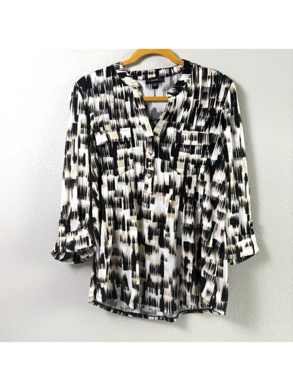 Cocomo Popover Top Womens L Tan White Black Abstract Print 3/4 Roll Tab Sleeve